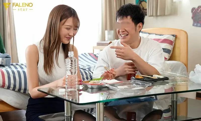 藤井蘭々が出演している『男友達の家で目が覚めた土曜の朝。お昼ご飯食べてセックスして夜のコンビニ行ってセックスしてまた一緒に寝る日曜の夜』