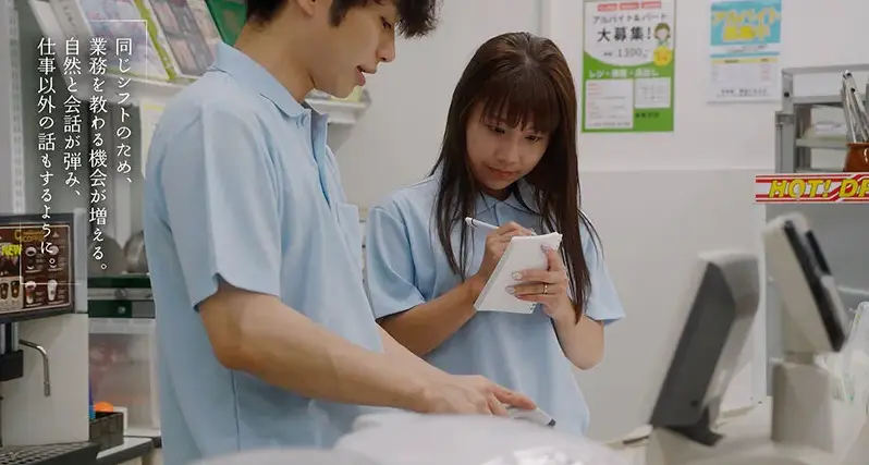 水瀬美弥が出演している『美人パートさんと客がいない3分くらいの間でも店内でインスタント不倫するコンビニ深夜バイト』
