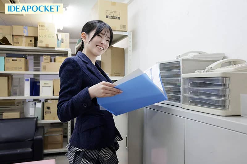 仕事もプラべも充実してそうな美女キャリアウーマンなのに エッチな話に弱い恥ずかしがり屋さん 第一印象と中身とのギャップが凄く可愛い社長秘書AVデビュー 安西澪