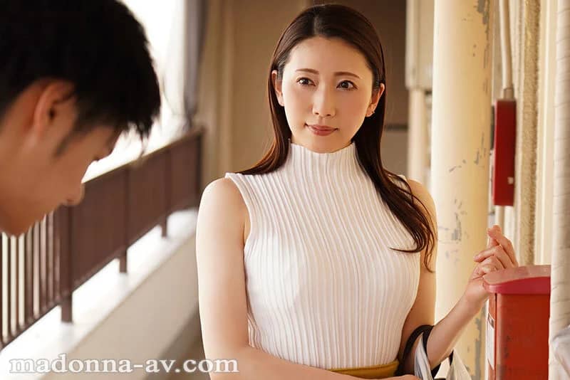妃ひかりが出演している『セックスしていない歴5年…愛と欲に飢えたシンママが一番エロい説。閉経前の子宮に着床ザーメンを強請る近所のひかりさんに無責任に何度も、何度もゴム無しSEXで精液を注ぎこんだ僕』