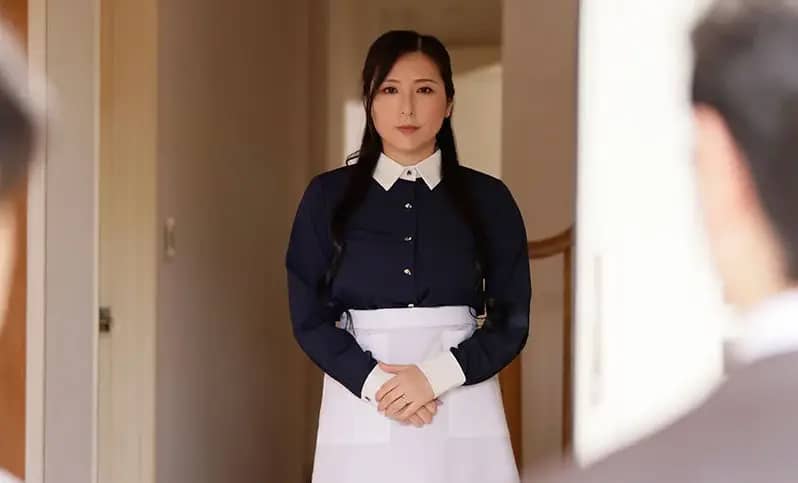 椎名ゆなが出演している『「何でも言って下さいね？」 僕たち兄弟を骨抜きにして搾精する汗だく《発情》家政婦』