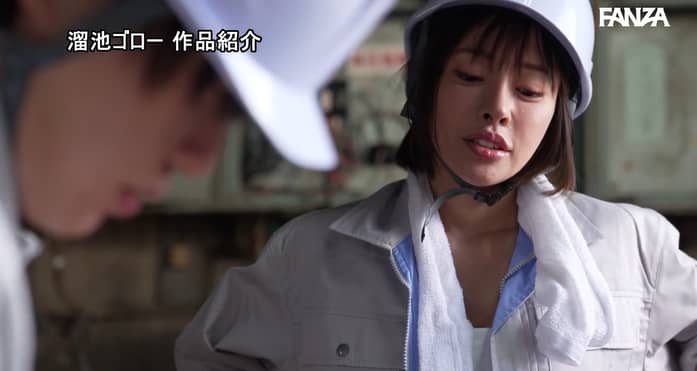 彼女に捨てられた僕は、男勝りなガテン系上司（シングルマザー）の優しさに溺れ、付き合いたての恋人のように何度も汗ダクで求め合った 大谷双葉