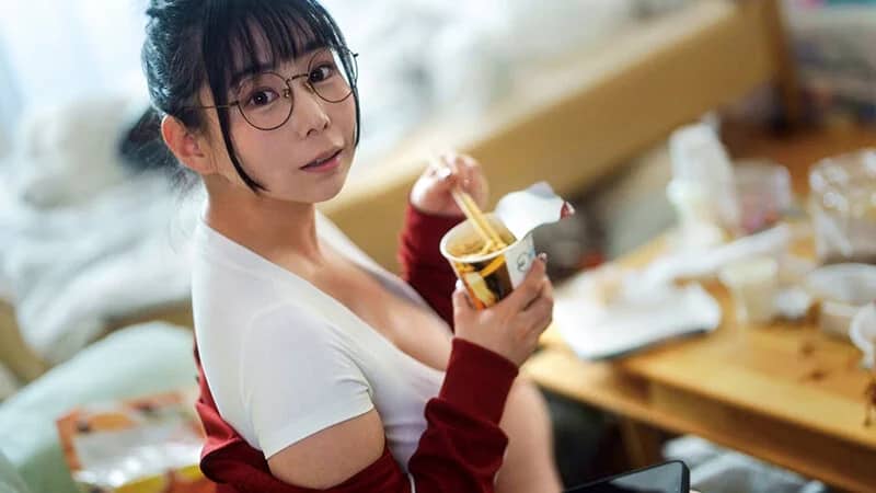 吉根ゆりあが出演している『ゴミ部屋共同中出し 怠惰な叔母から溢れるメス臭とダル着から溢れた豊満な体に精を使い果たしたボク』