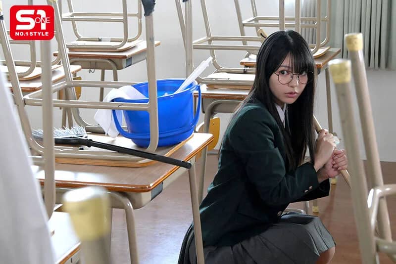 清楚系に見えてエロ妄想癖の文学女子と二人きりになったら 浅野こころ