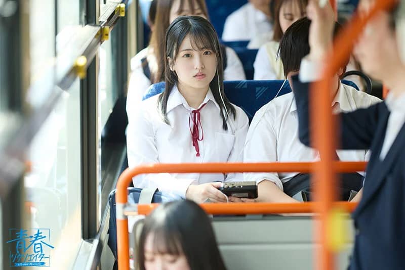 きみの心がぼくを潤す。汗ばむ坂道、秘密のバス「私と一緒に帰りたい」と言ってくれた君を、この腕でもっと強く抱きしめたい 中森ななみ