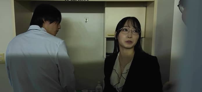 蓮実クレアが出演している『「キミの彼女になってあげてもいいよ？」 仕事もセックスも全て完璧な初めての年上彼女と精子枯れるまで唇を重ね続けた記録』
